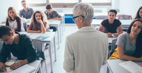 Accede al artículo Estatus de la profesión docente en España en comparación con otros países