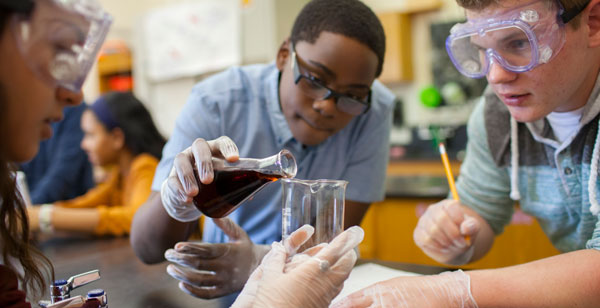 Accede al artículo La ciencia en acción: herramientas innovadoras para la enseñanza de física y química