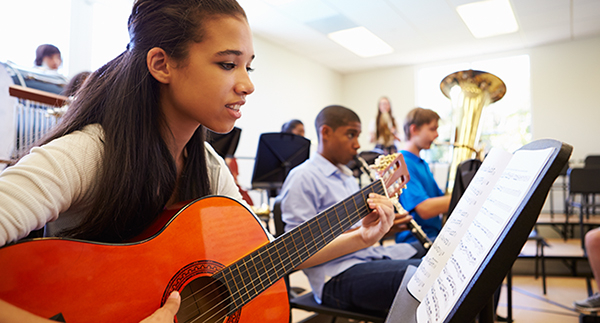 ¿Cómo la formación en música puede beneficiar tu educación? 